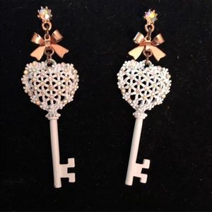White key earrings